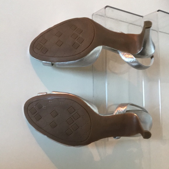 Naturalized-Emery silver- heels-7 1/2W - Picture 3 of 9